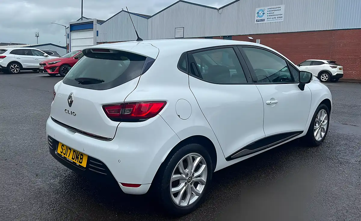Used 2017 Renault Clio Dynamique Nav White - Interior and Exterior details 5