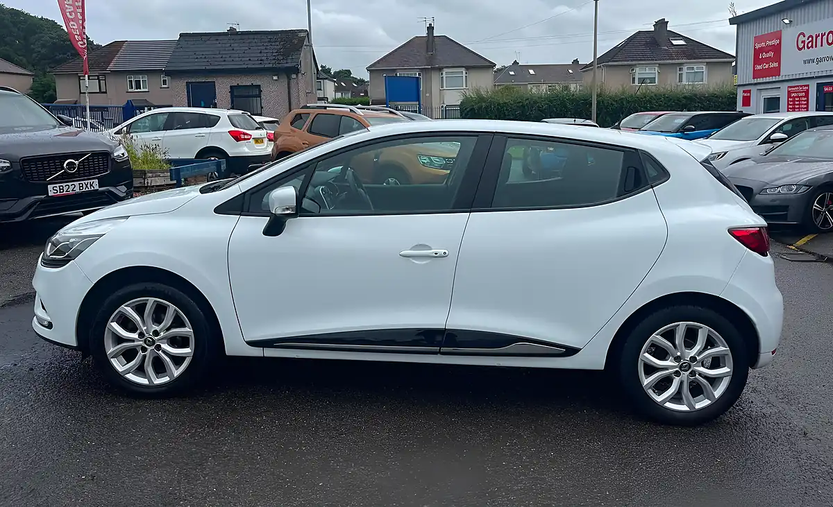 Used 2017 Renault Clio Dynamique Nav White - Interior and Exterior details 9