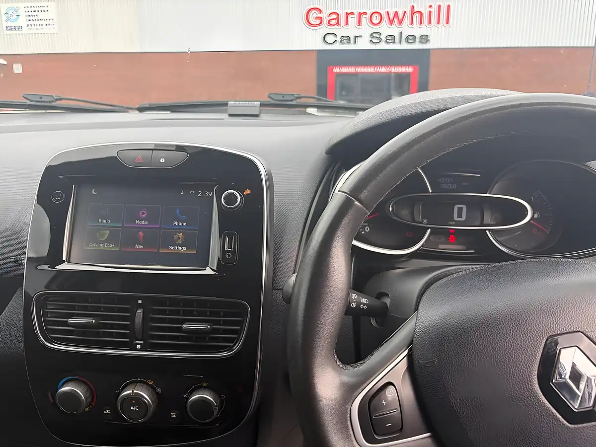 Used 2017 Renault Clio Dynamique Nav White - Interior and Exterior details 10