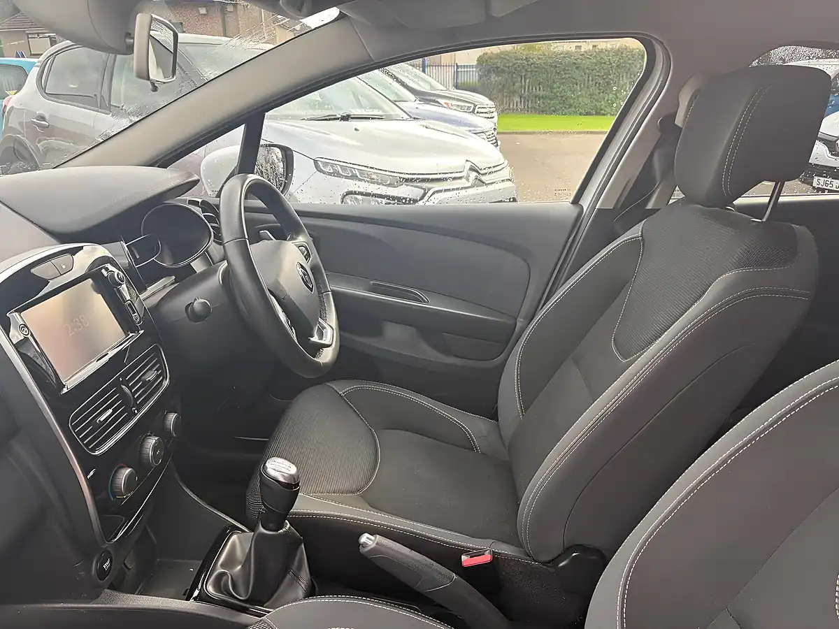 Used 2017 Renault Clio Dynamique Nav White - Interior and Exterior details 13