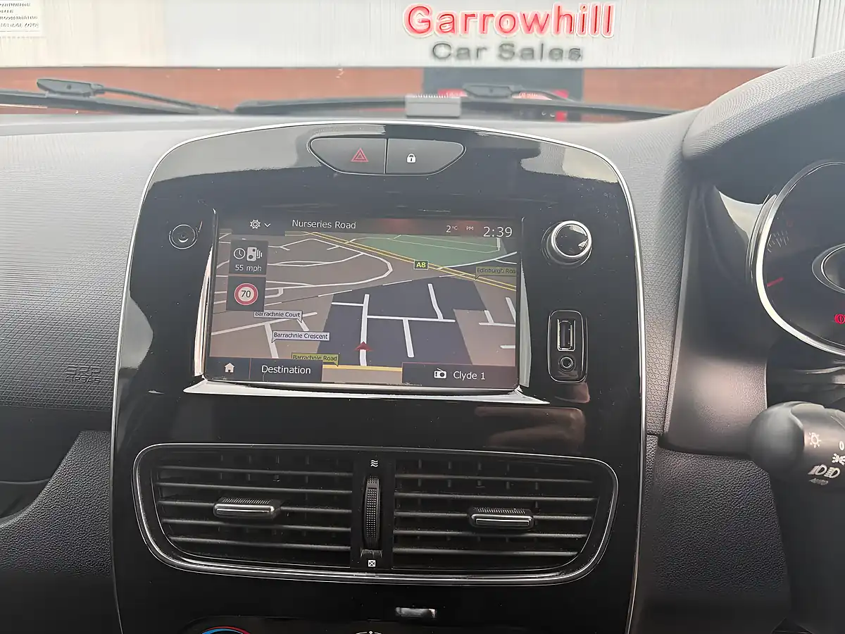Used 2017 Renault Clio Dynamique Nav White - Interior and Exterior details 14