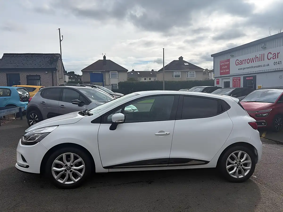 Used 2017 Renault Clio Dynamique Nav White - Interior and Exterior details 4