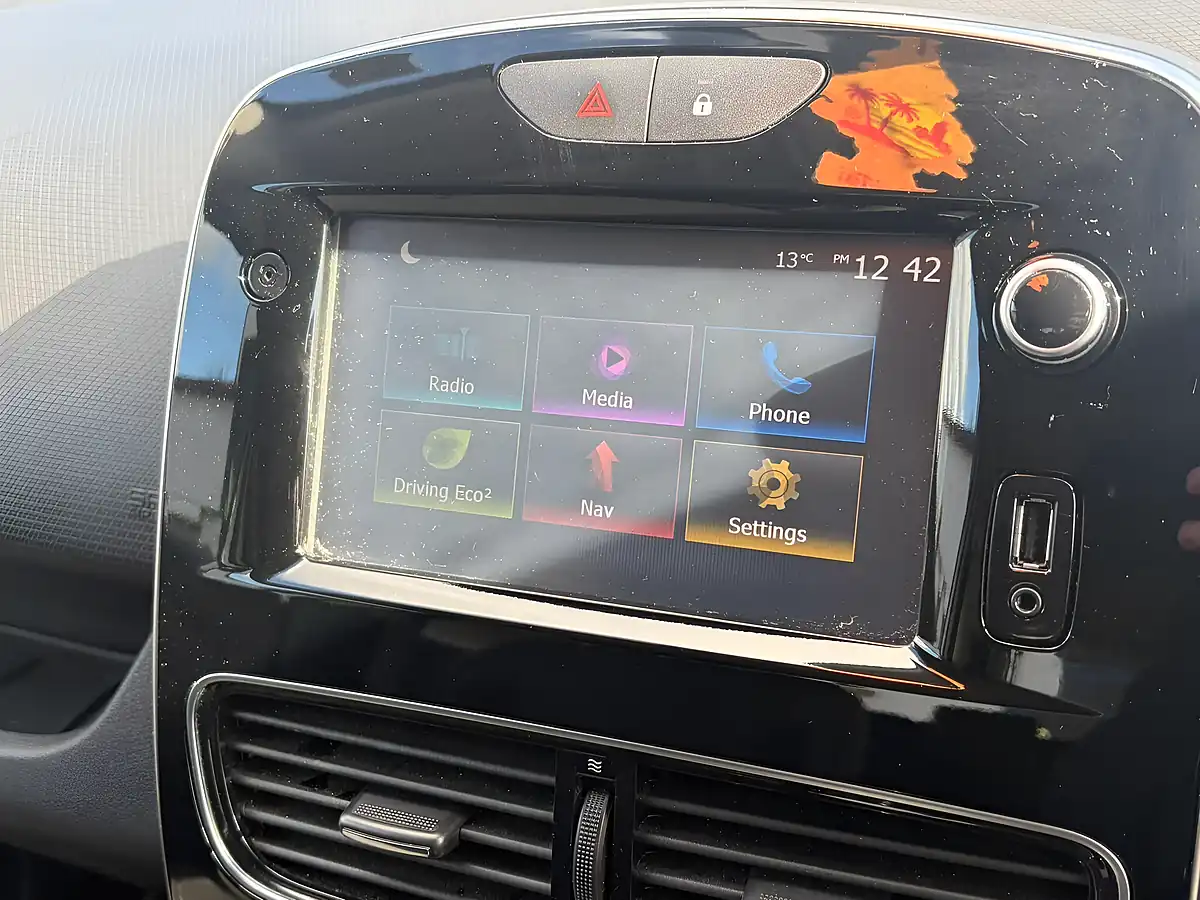 Used 2017 Renault Clio Dynamique Nav White - Interior and Exterior details 11