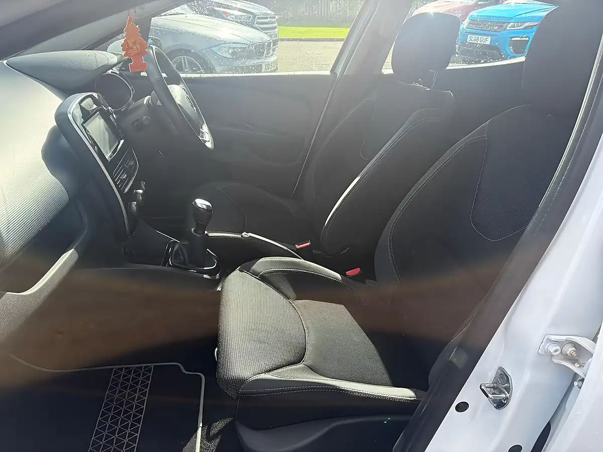 Used 2017 Renault Clio Dynamique Nav White - Interior and Exterior details 12