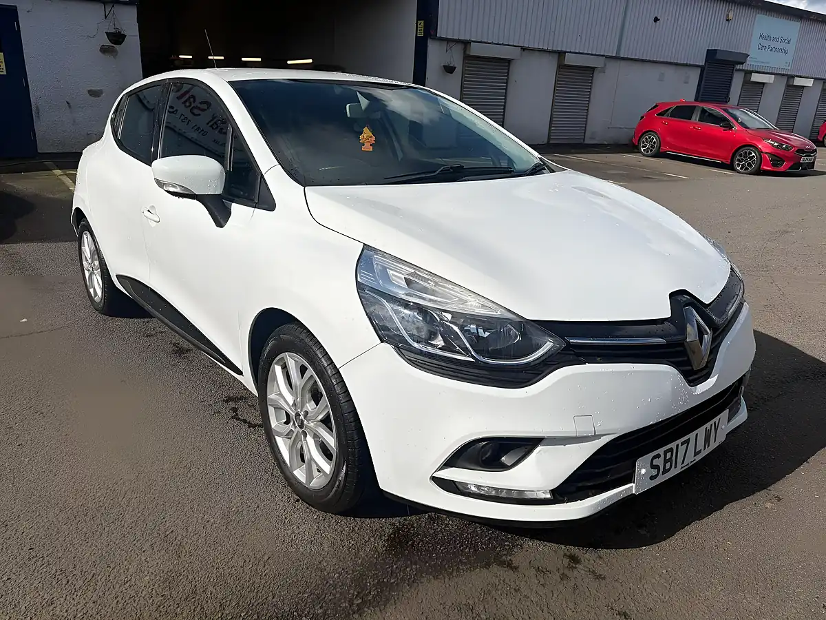 Used 2017 Renault Clio Dynamique Nav White - Interior and Exterior details 3