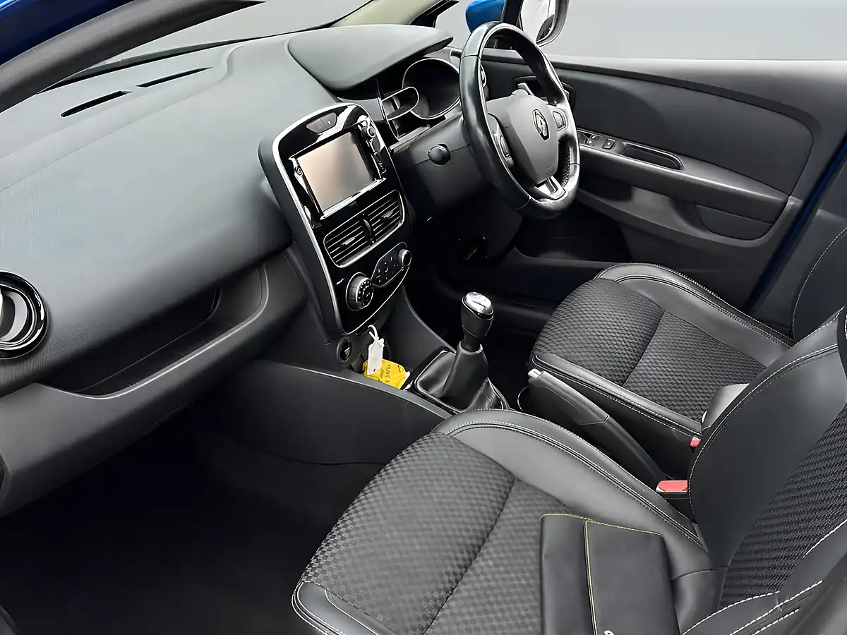 Used 2017 Renault Clio Dynamique S Blue - Interior and Exterior details 7