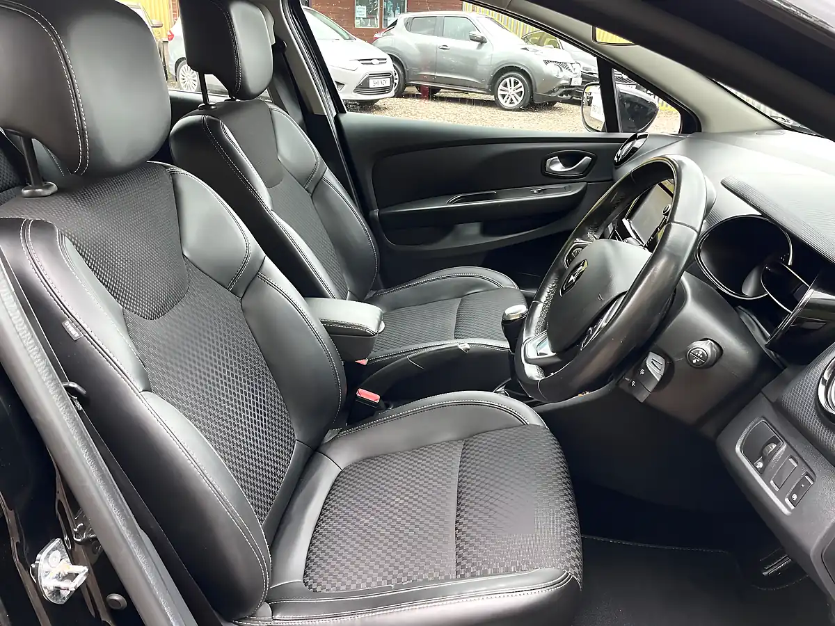 Used 2017 Renault Clio Dynamique S Nav Black - Interior and Exterior details 12