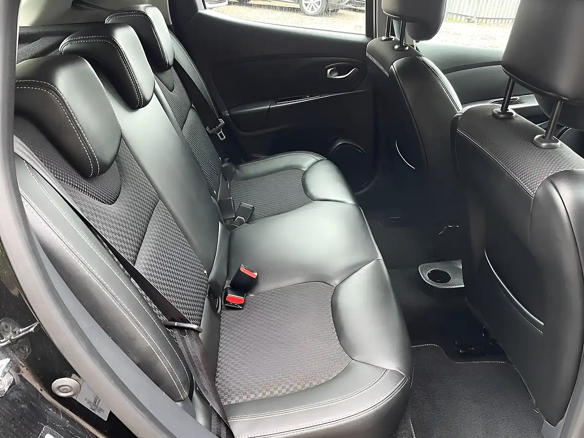 Used 2017 Renault Clio Dynamique S Nav Black - Interior and Exterior details 13