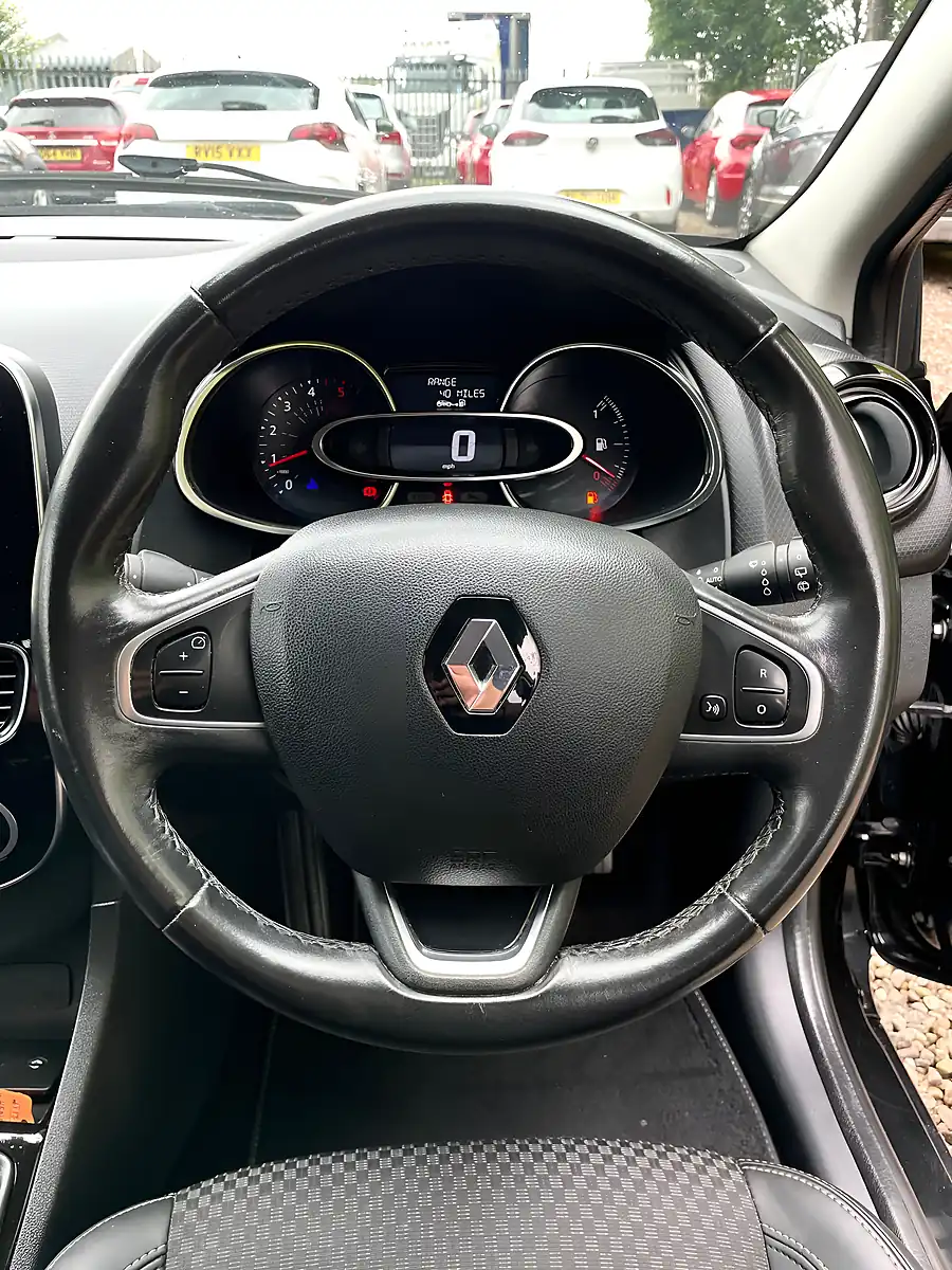Used 2017 Renault Clio Dynamique S Nav Black - Interior and Exterior details 15