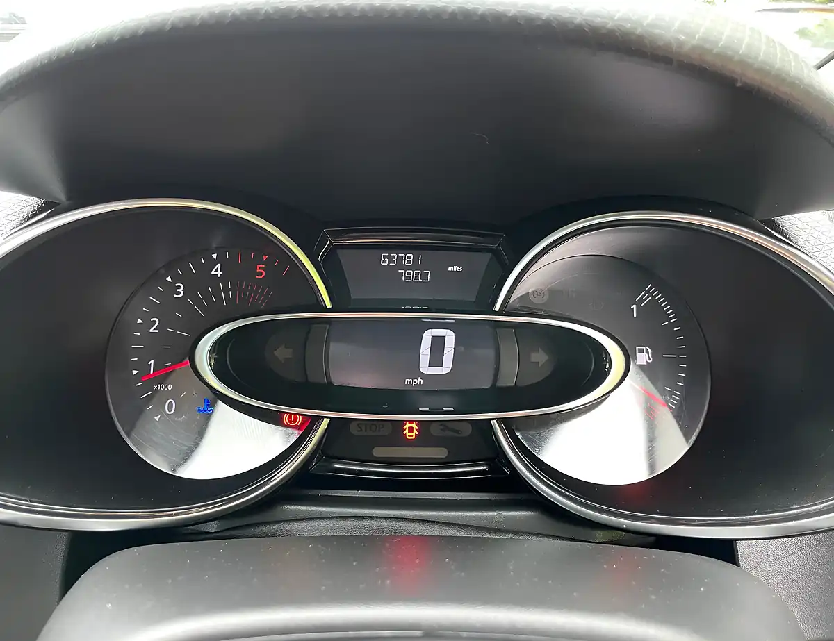 Used 2017 Renault Clio Dynamique S Nav Black - Interior and Exterior details 16