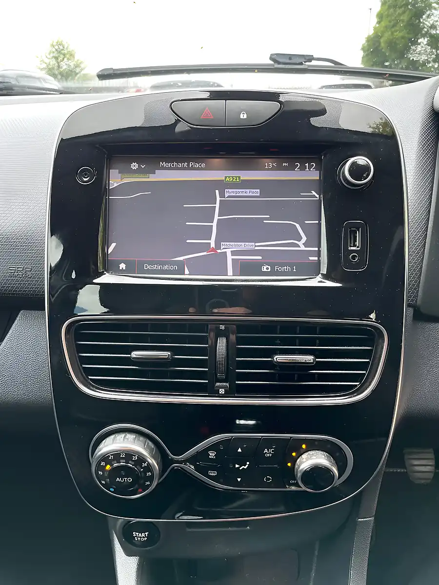 Used 2017 Renault Clio Dynamique S Nav Black - Interior and Exterior details 17