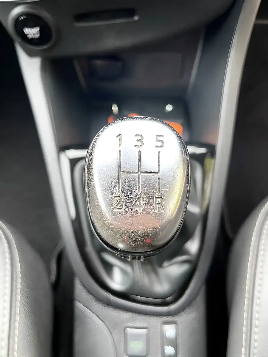 Used 2017 Renault Clio Dynamique S Nav Black - Interior and Exterior details 18