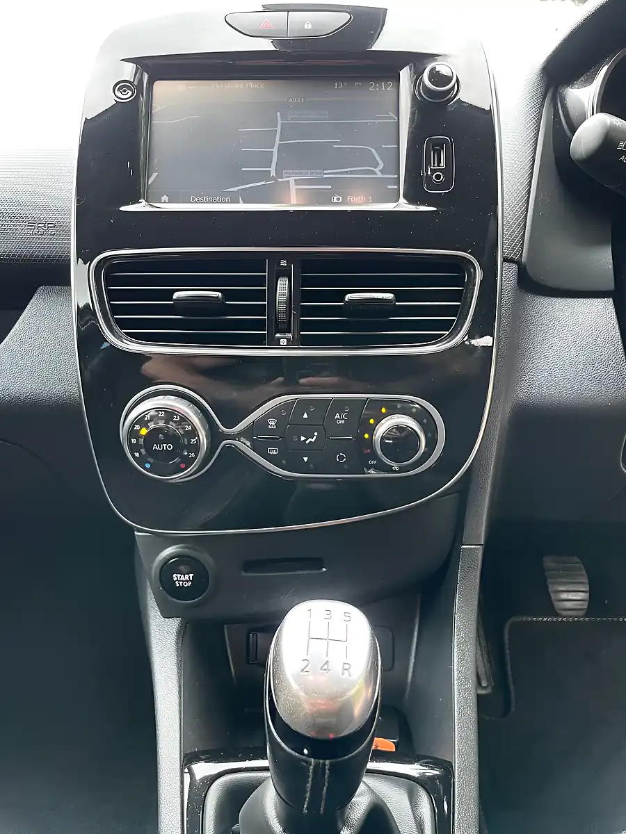 Used 2017 Renault Clio Dynamique S Nav Black - Interior and Exterior details 19