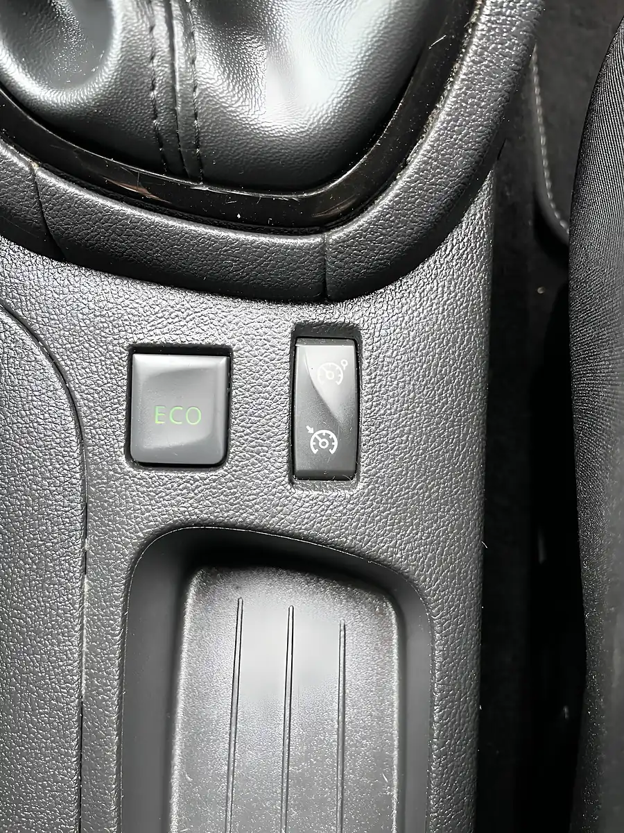 Used 2017 Renault Clio Dynamique S Nav Black - Interior and Exterior details 20