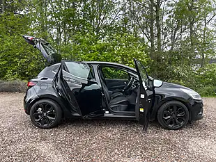 Used 2017 Renault Clio Dynamique S Nav Black - Interior and Exterior details 7
