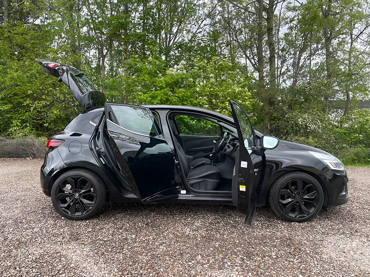 Used 2017 Renault Clio Dynamique S Nav Black - Interior and Exterior details 7