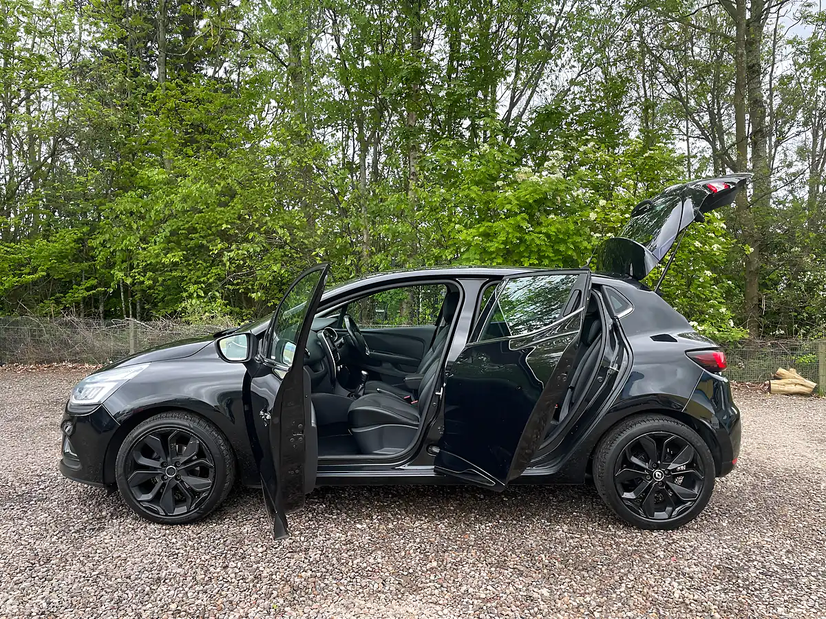 Used 2017 Renault Clio Dynamique S Nav Black - Interior and Exterior details 8