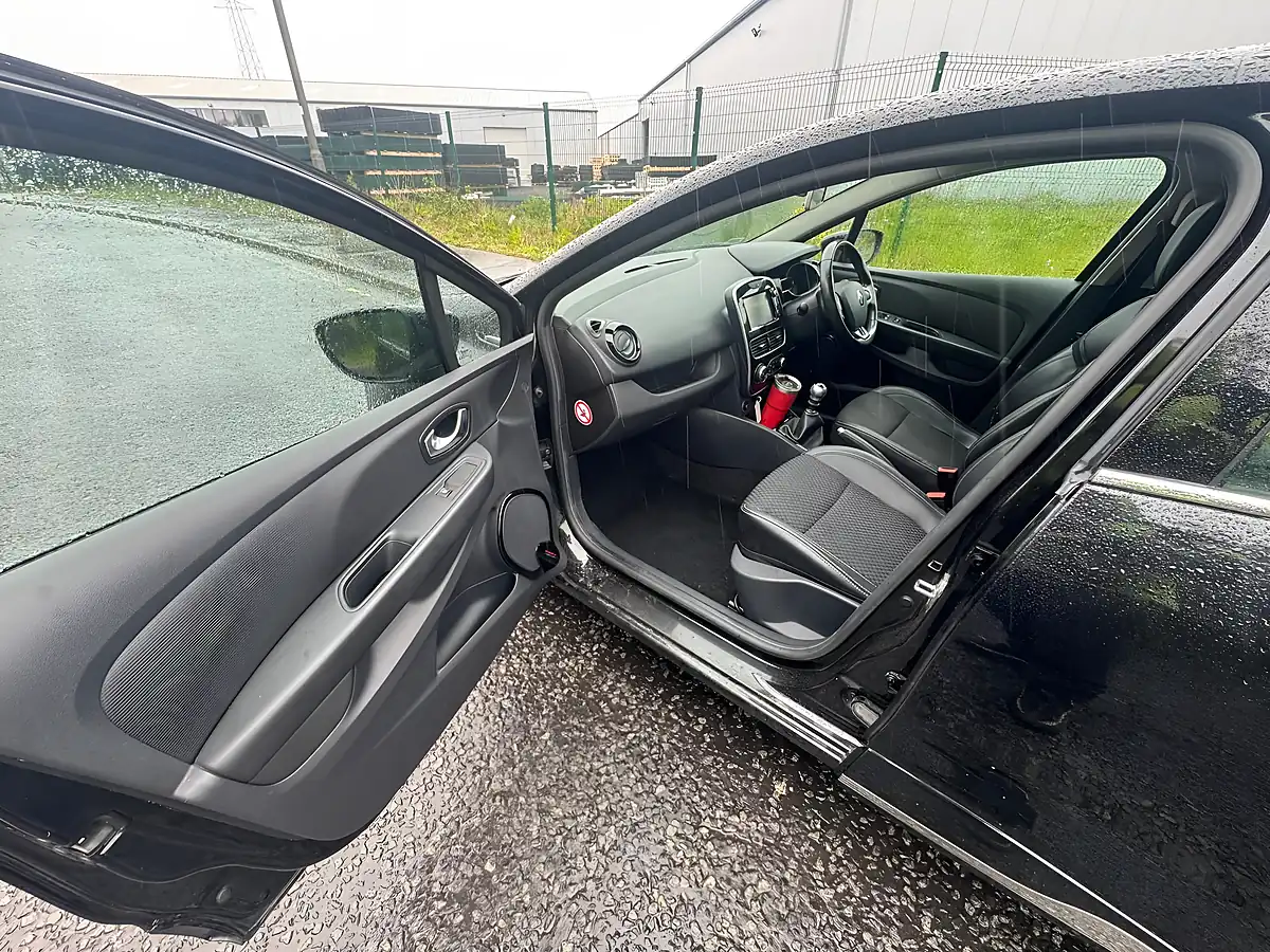 Used 2017 Renault Clio Dynamique S Nav Black - Interior and Exterior details 10