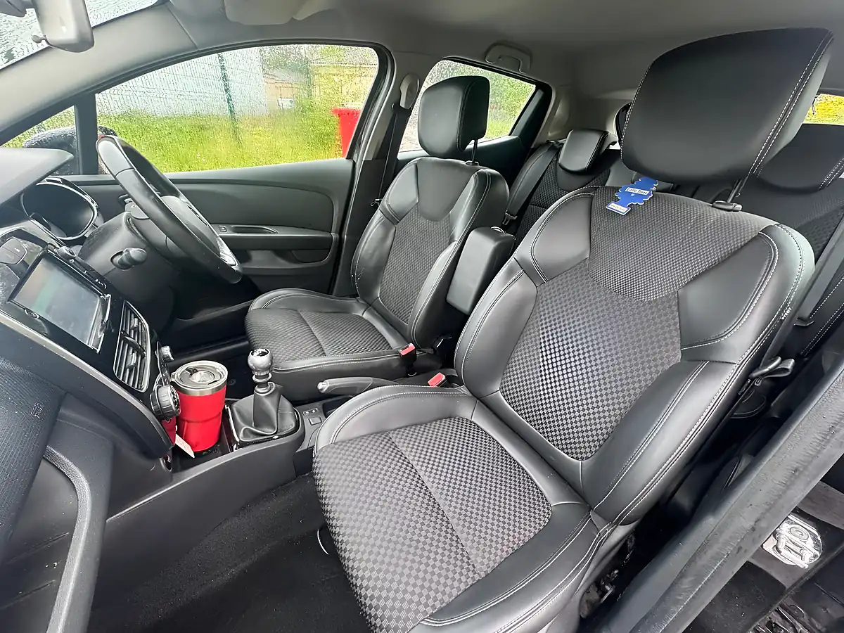 Used 2017 Renault Clio Dynamique S Nav Black - Interior and Exterior details 11