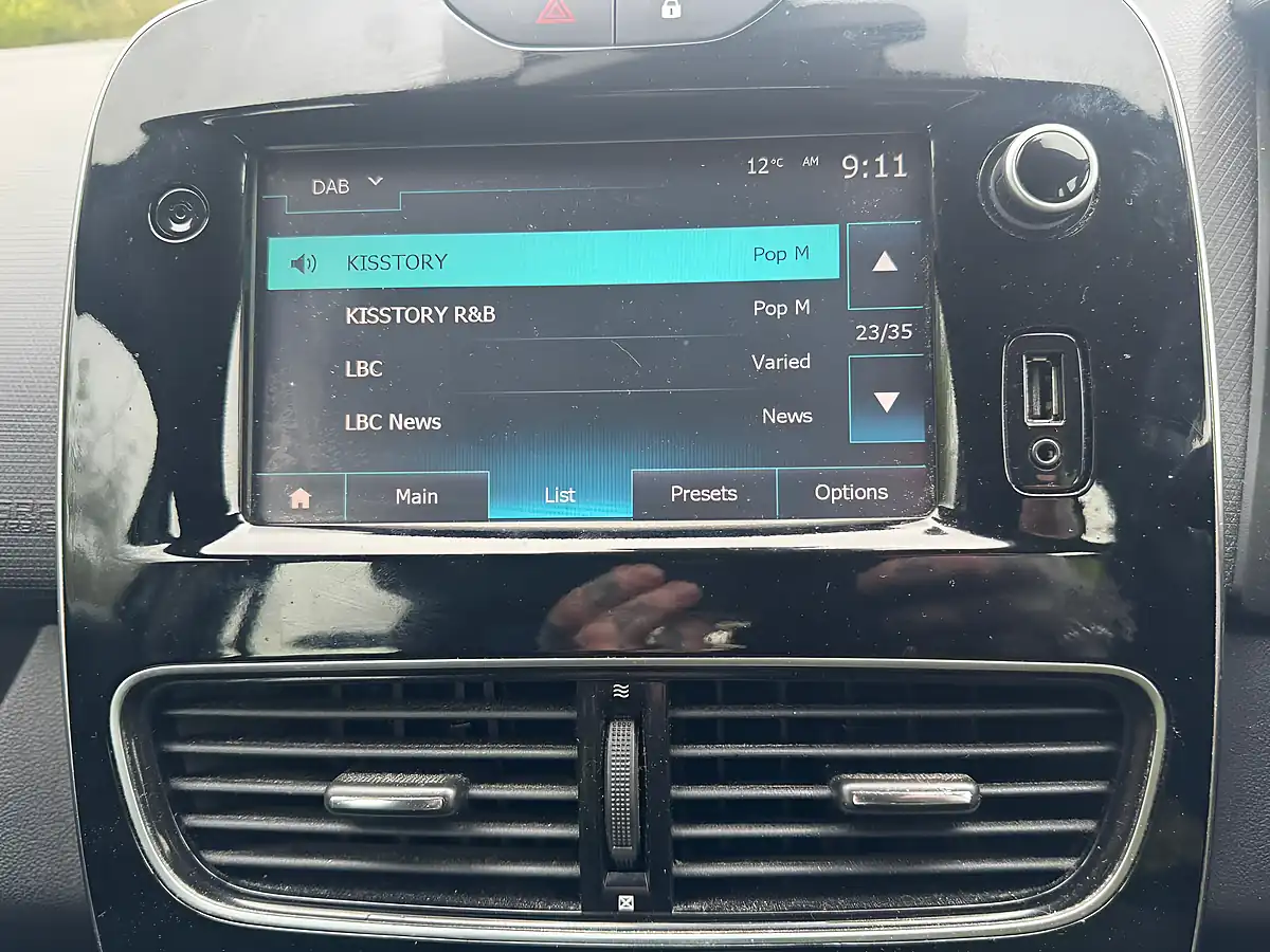 Used 2017 Renault Clio Dynamique S Nav Black - Interior and Exterior details 20