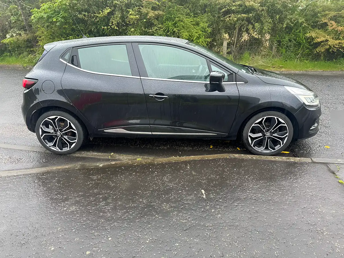 Used 2017 Renault Clio Dynamique S Nav Black - Interior and Exterior details 4