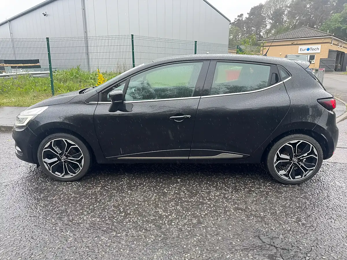 Used 2017 Renault Clio Dynamique S Nav Black - Interior and Exterior details 5