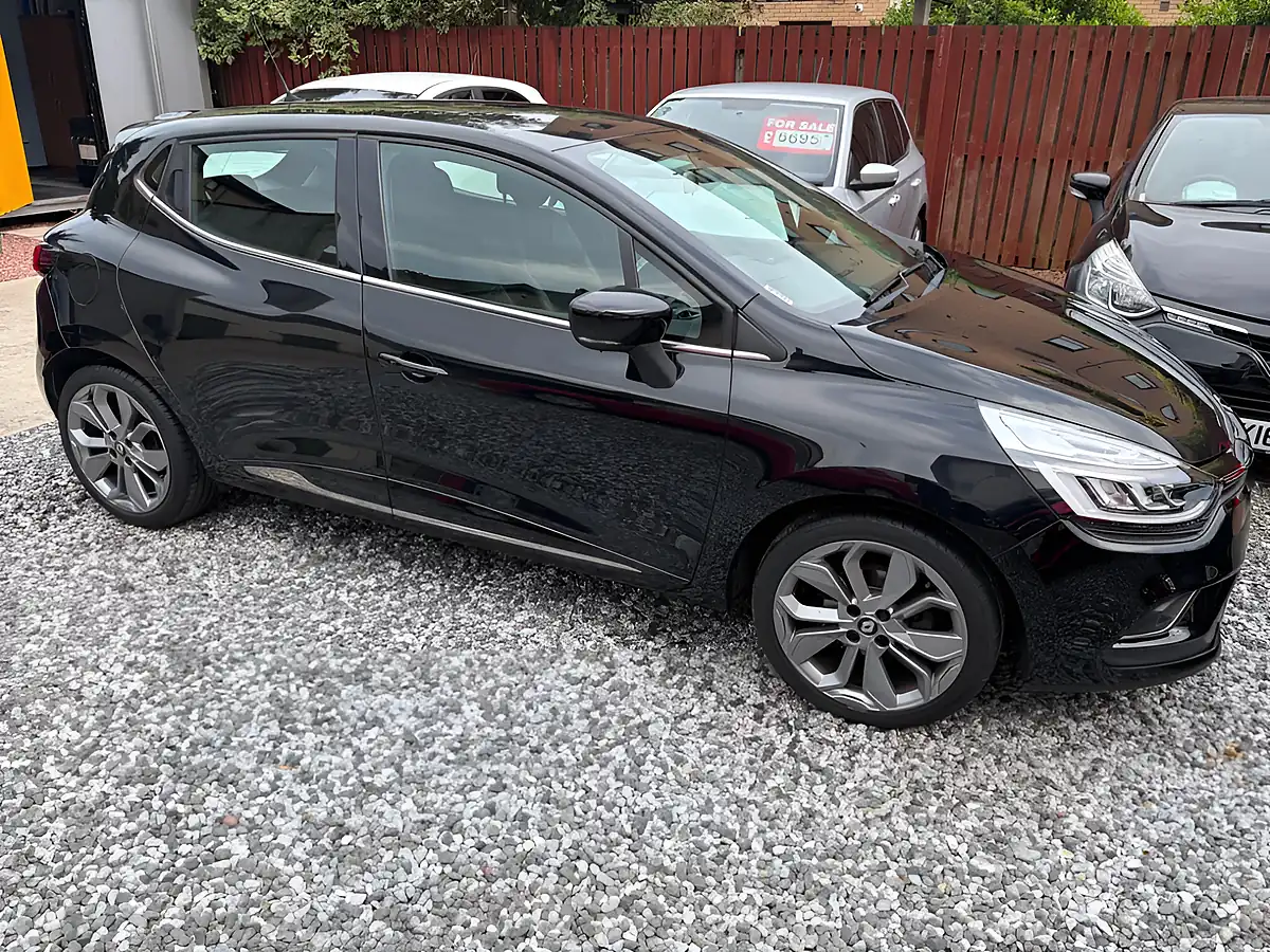 Used 2017 Renault Clio Dynamique S Nav Black - Interior and Exterior details 10