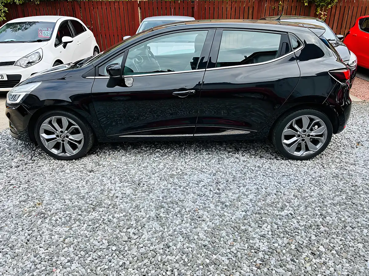 Used 2017 Renault Clio Dynamique S Nav Black - Interior and Exterior details 16