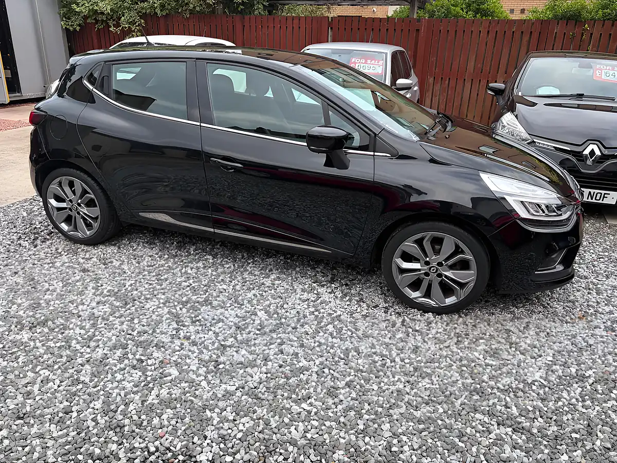 Used 2017 Renault Clio Dynamique S Nav Black - Interior and Exterior details 17