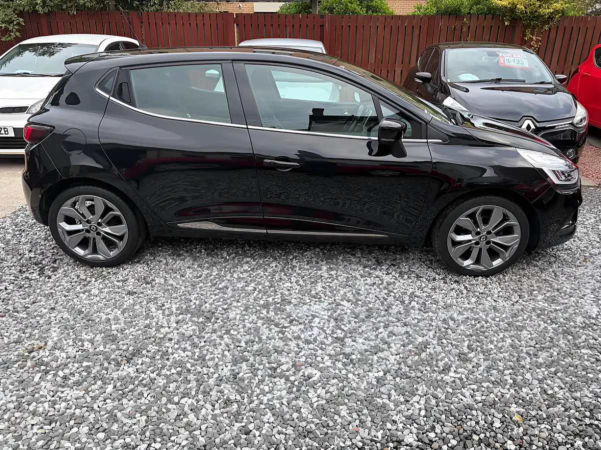 Used 2017 Renault Clio Dynamique S Nav Black - Interior and Exterior details 19
