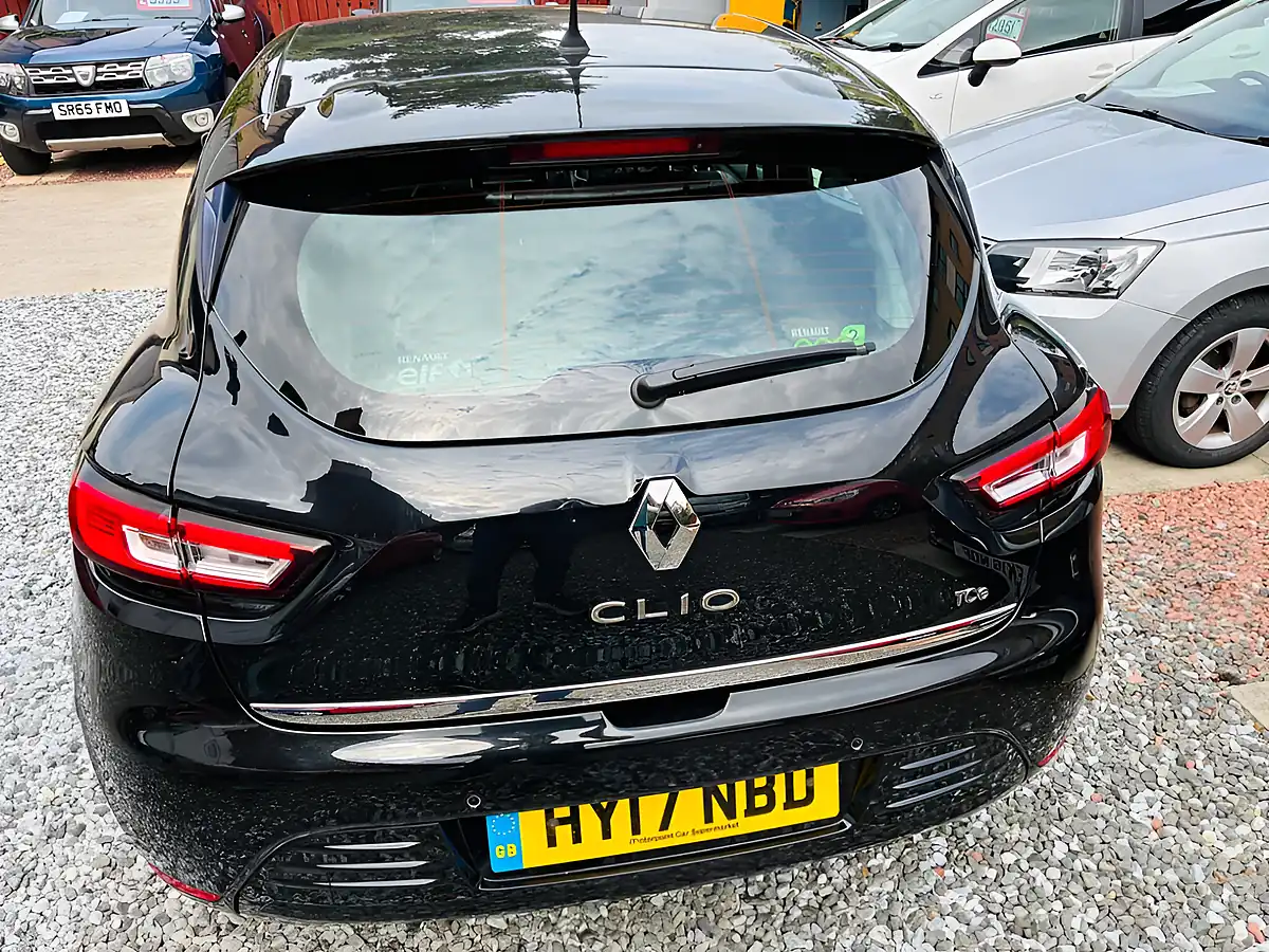 Used 2017 Renault Clio Dynamique S Nav Black - Interior and Exterior details 4