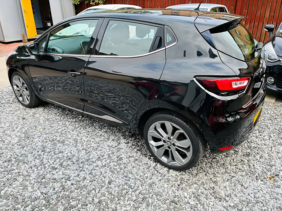 Used 2017 Renault Clio Dynamique S Nav Black - Interior and Exterior details 6