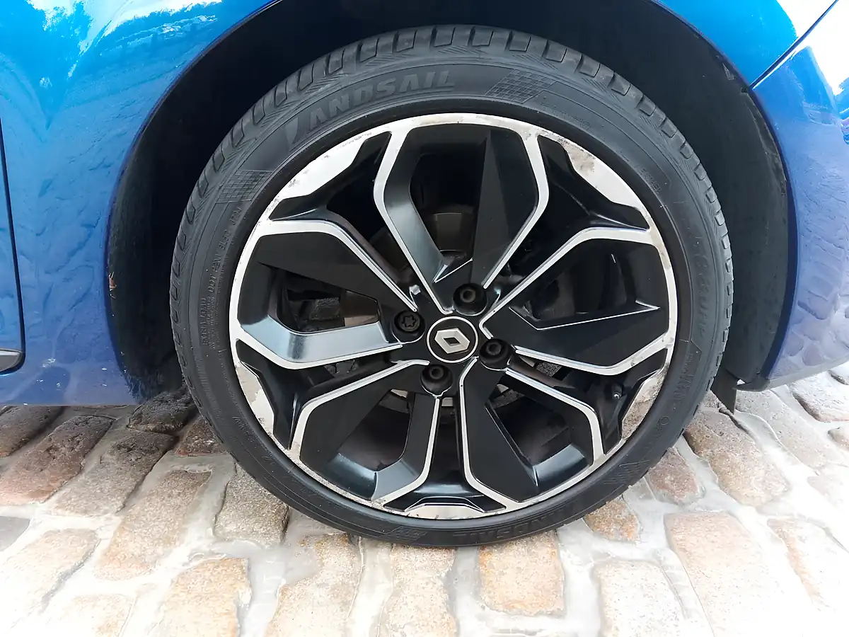 Used 2017 Renault Clio Dynamique S Nav Blue - Interior and Exterior details 10