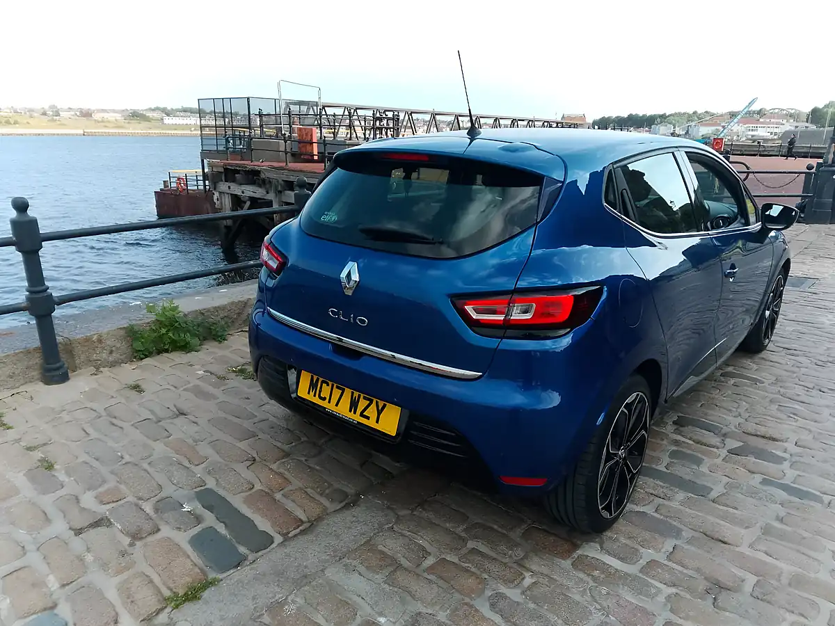 Used 2017 Renault Clio Dynamique S Nav Blue - Interior and Exterior details 5