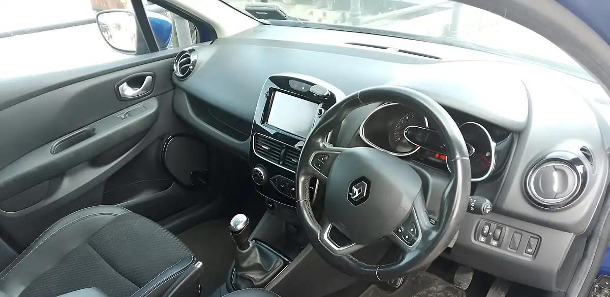 Used 2017 Renault Clio Dynamique S Nav Blue - Interior and Exterior details 6