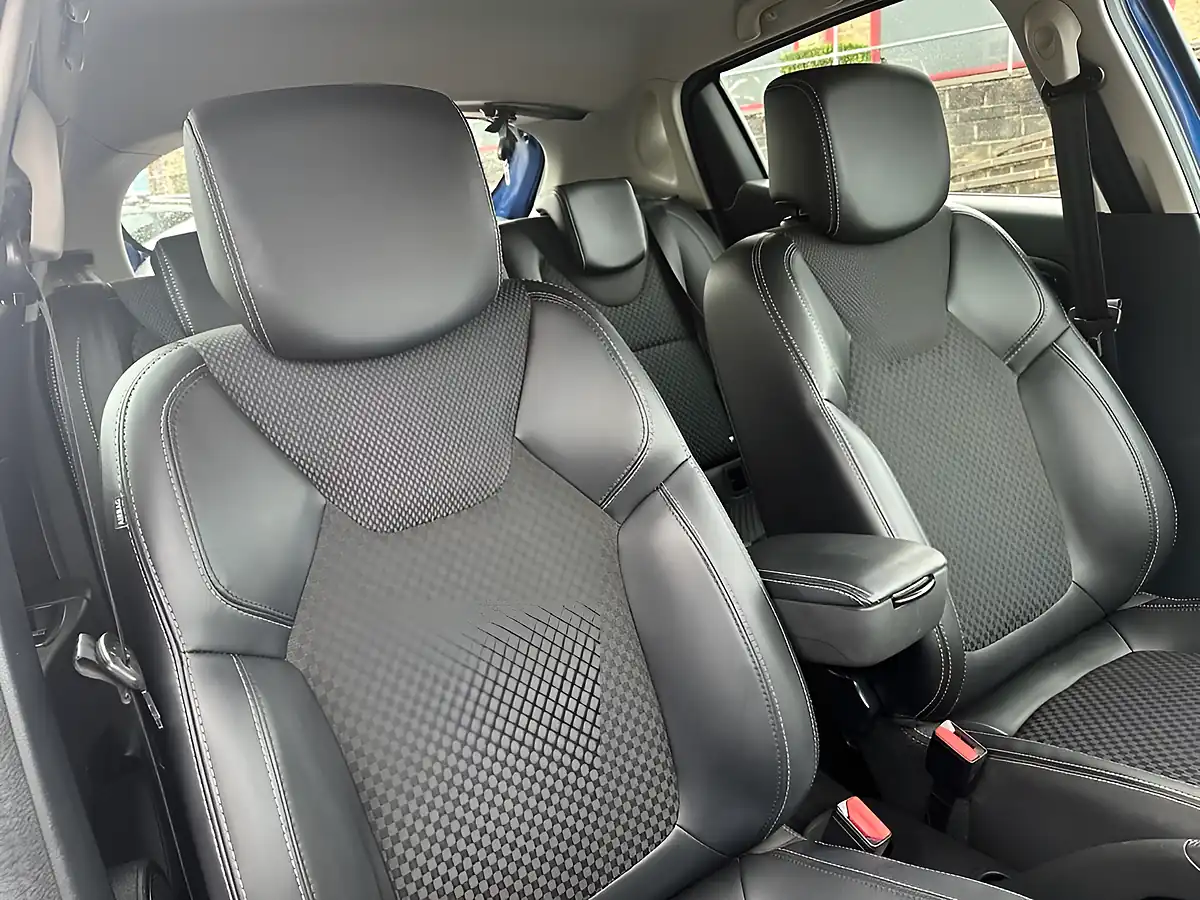 Used 2017 Renault Clio Dynamique S Nav Blue - Interior and Exterior details 11