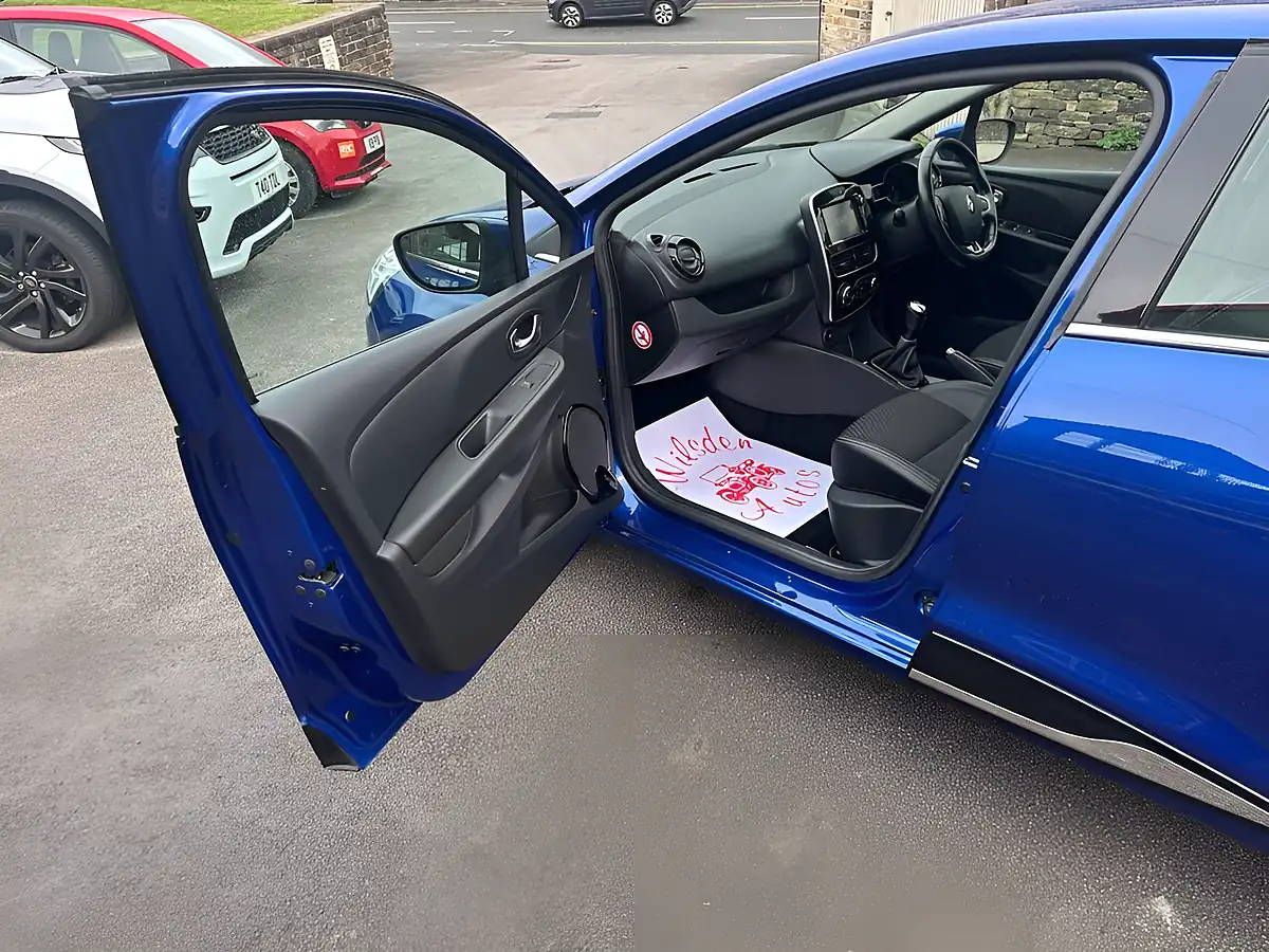 Used 2017 Renault Clio Dynamique S Nav Blue - Interior and Exterior details 12