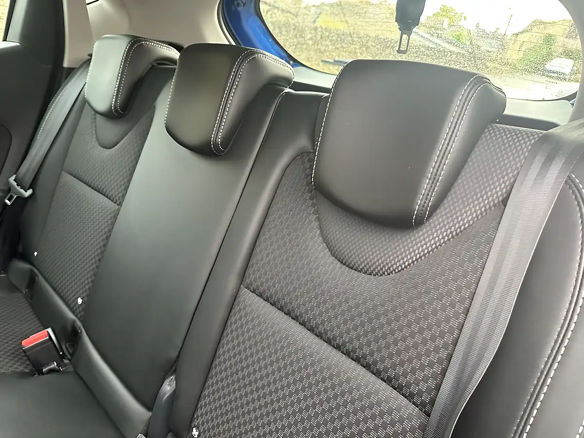 Used 2017 Renault Clio Dynamique S Nav Blue - Interior and Exterior details 18