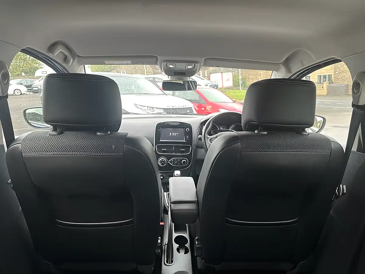 Used 2017 Renault Clio Dynamique S Nav Blue - Interior and Exterior details 20