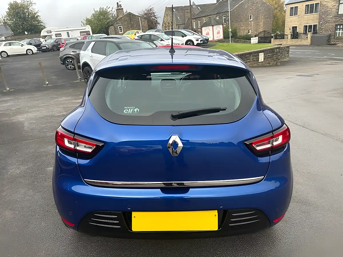 Used 2017 Renault Clio Dynamique S Nav Blue - Interior and Exterior details 7