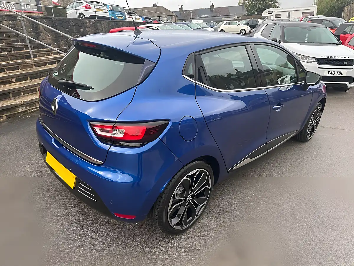 Used 2017 Renault Clio Dynamique S Nav Blue - Interior and Exterior details 8