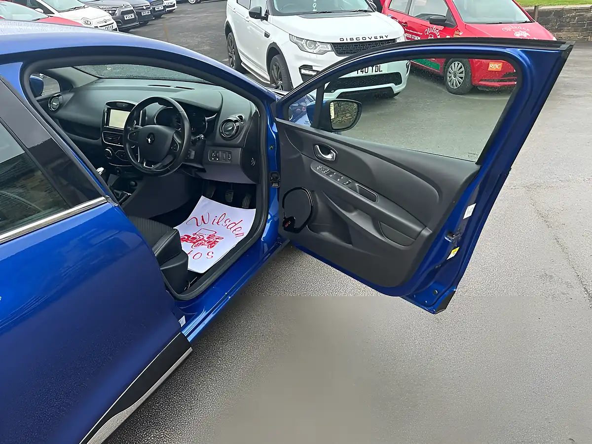 Used 2017 Renault Clio Dynamique S Nav Blue - Interior and Exterior details 9