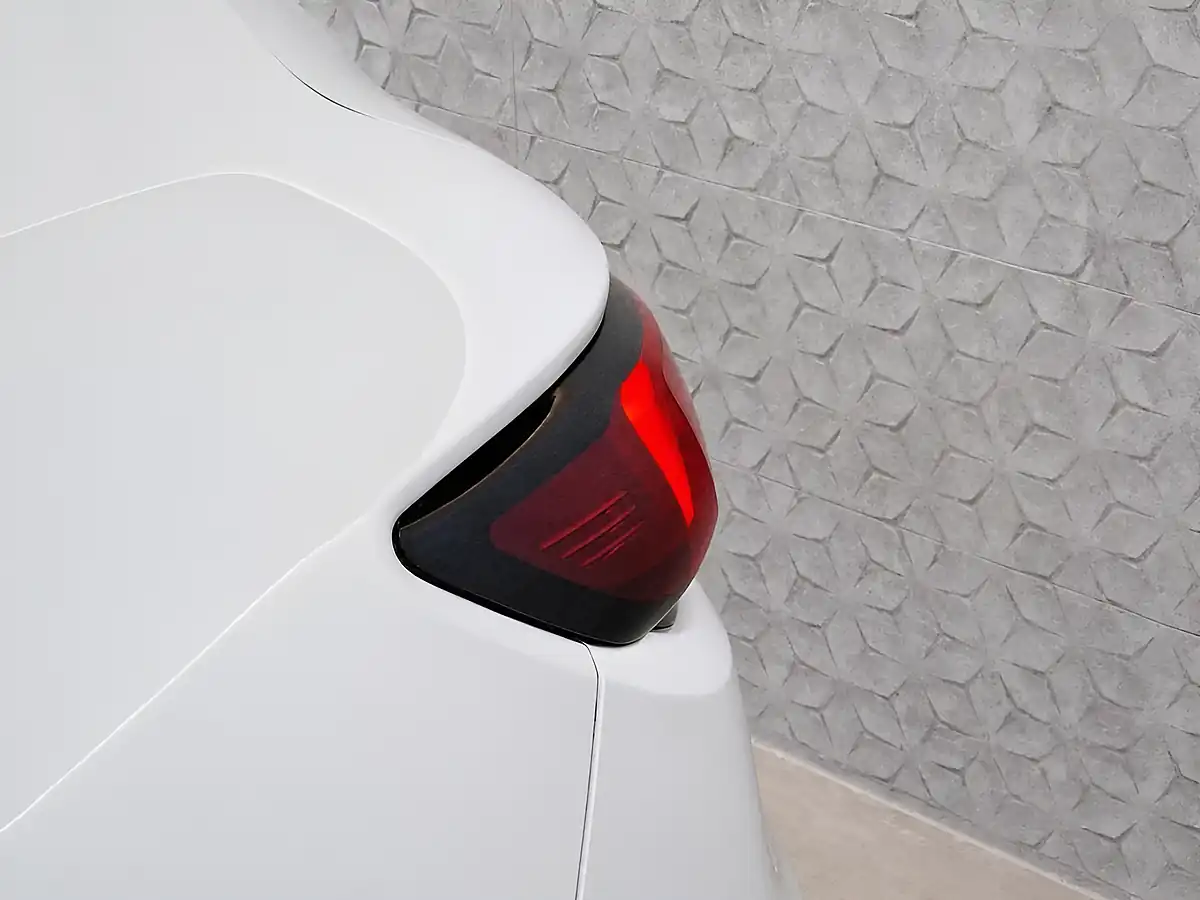 Used 2017 Renault Clio Dynamique S Nav Glacier White - Interior and Exterior details 14