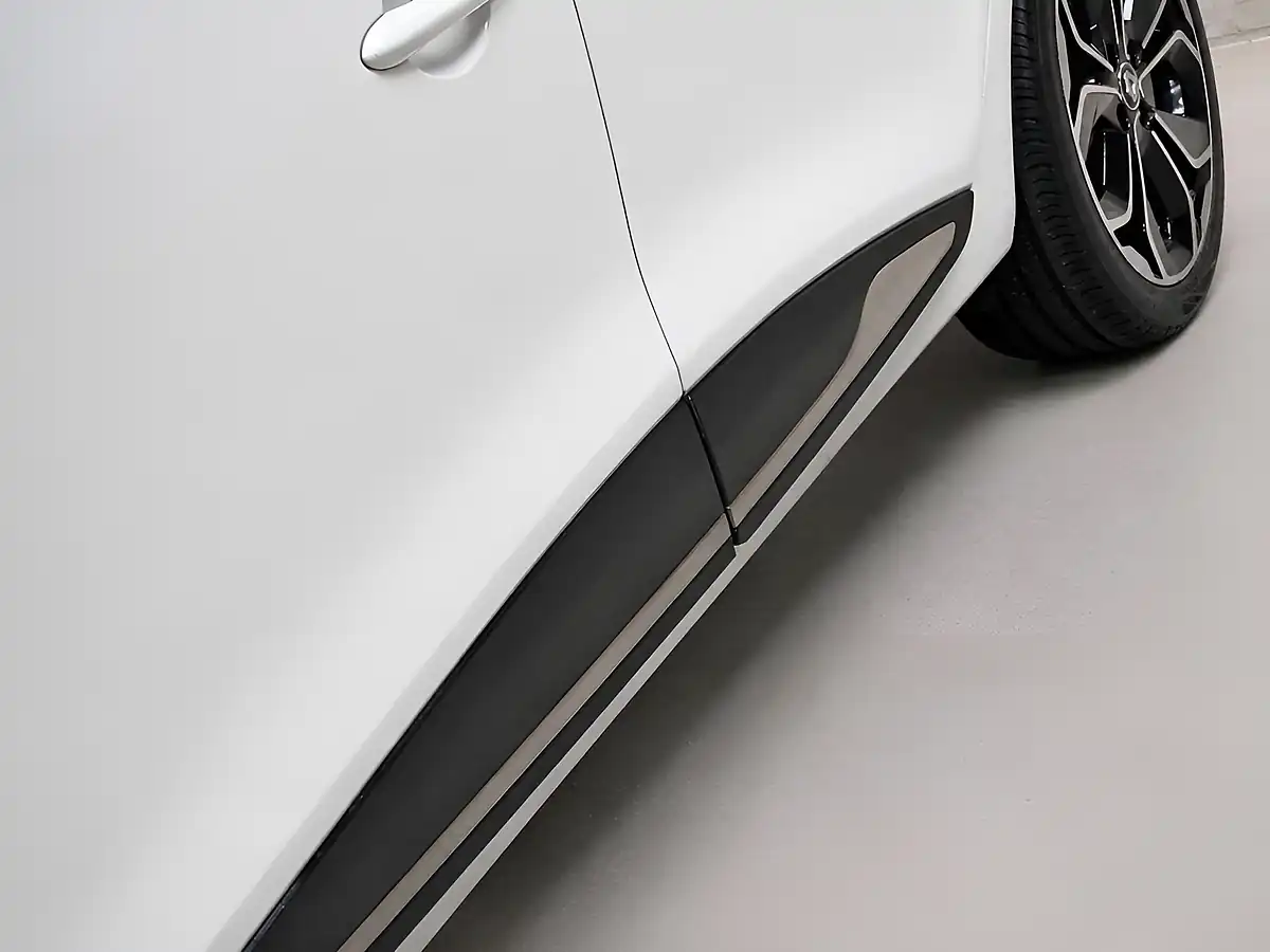 Used 2017 Renault Clio Dynamique S Nav Glacier White - Interior and Exterior details 16