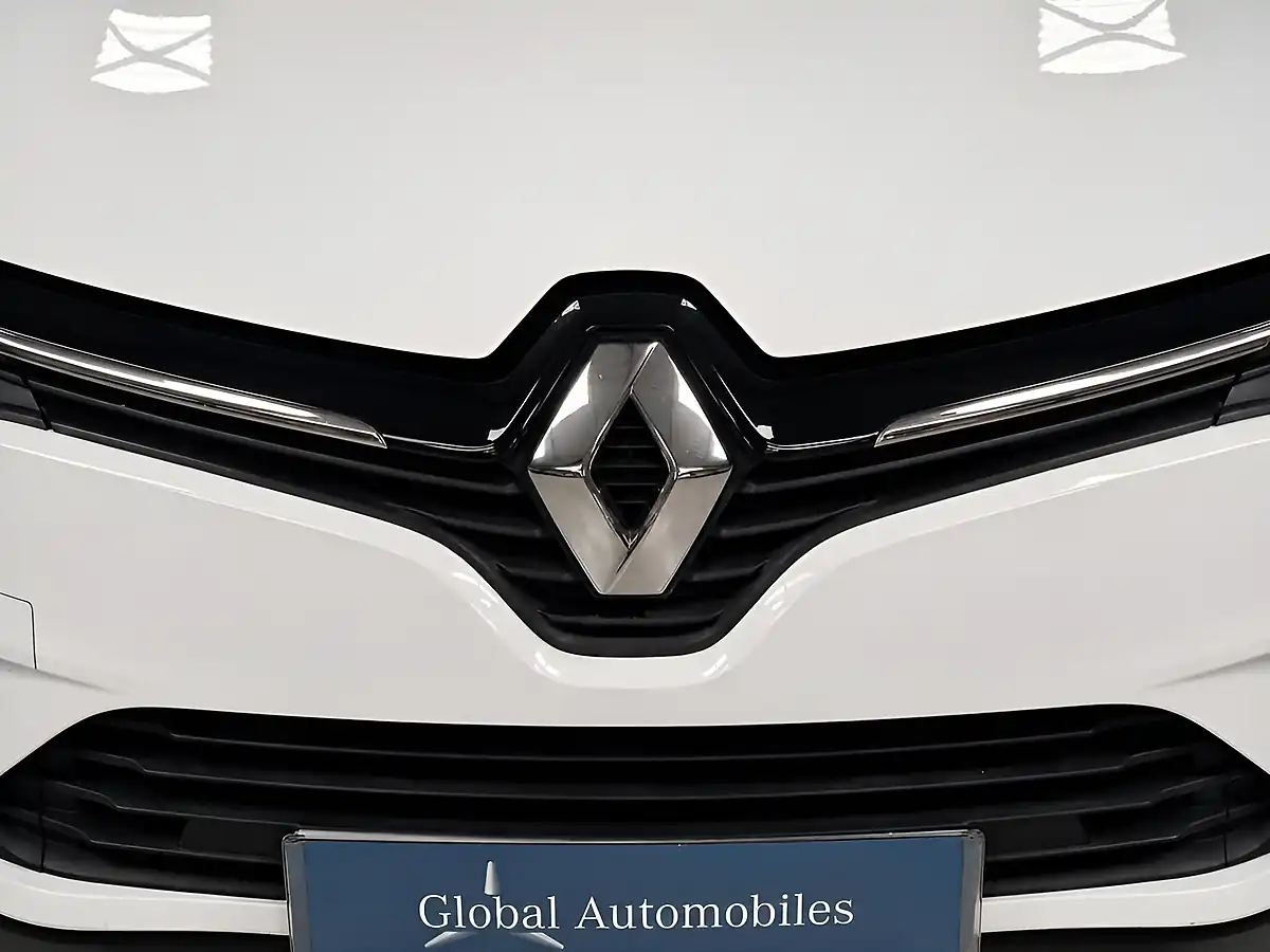 Used 2017 Renault Clio Dynamique S Nav Glacier White - Interior and Exterior details 7