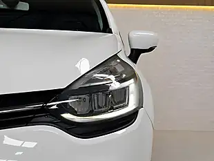 Used 2017 Renault Clio Dynamique S Nav Glacier White - Interior and Exterior details 8