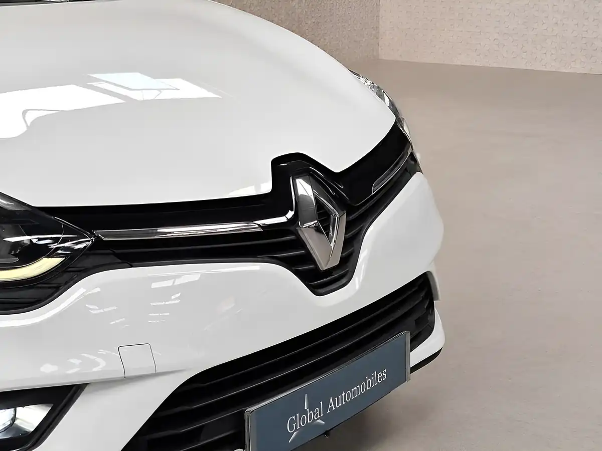 Used 2017 Renault Clio Dynamique S Nav Glacier White - Interior and Exterior details 9