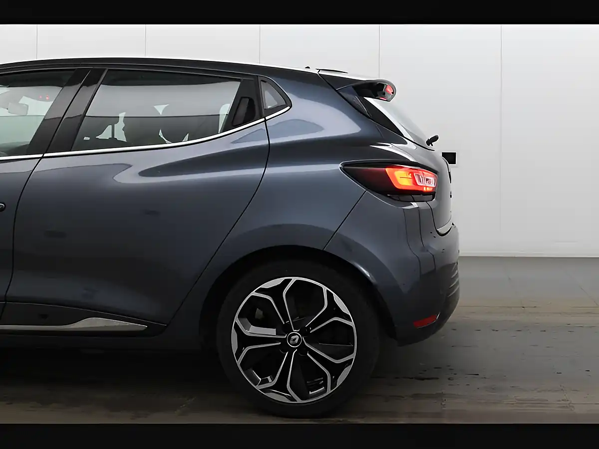 Used 2017 Renault Clio Dynamique S Nav Grey - Interior and Exterior details 10