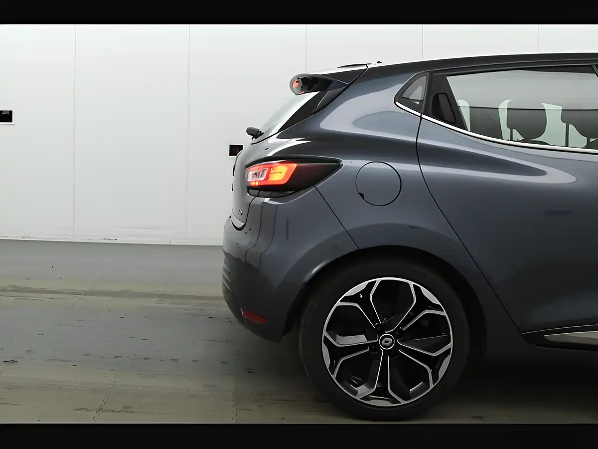 Used 2017 Renault Clio Dynamique S Nav Grey - Interior and Exterior details 17