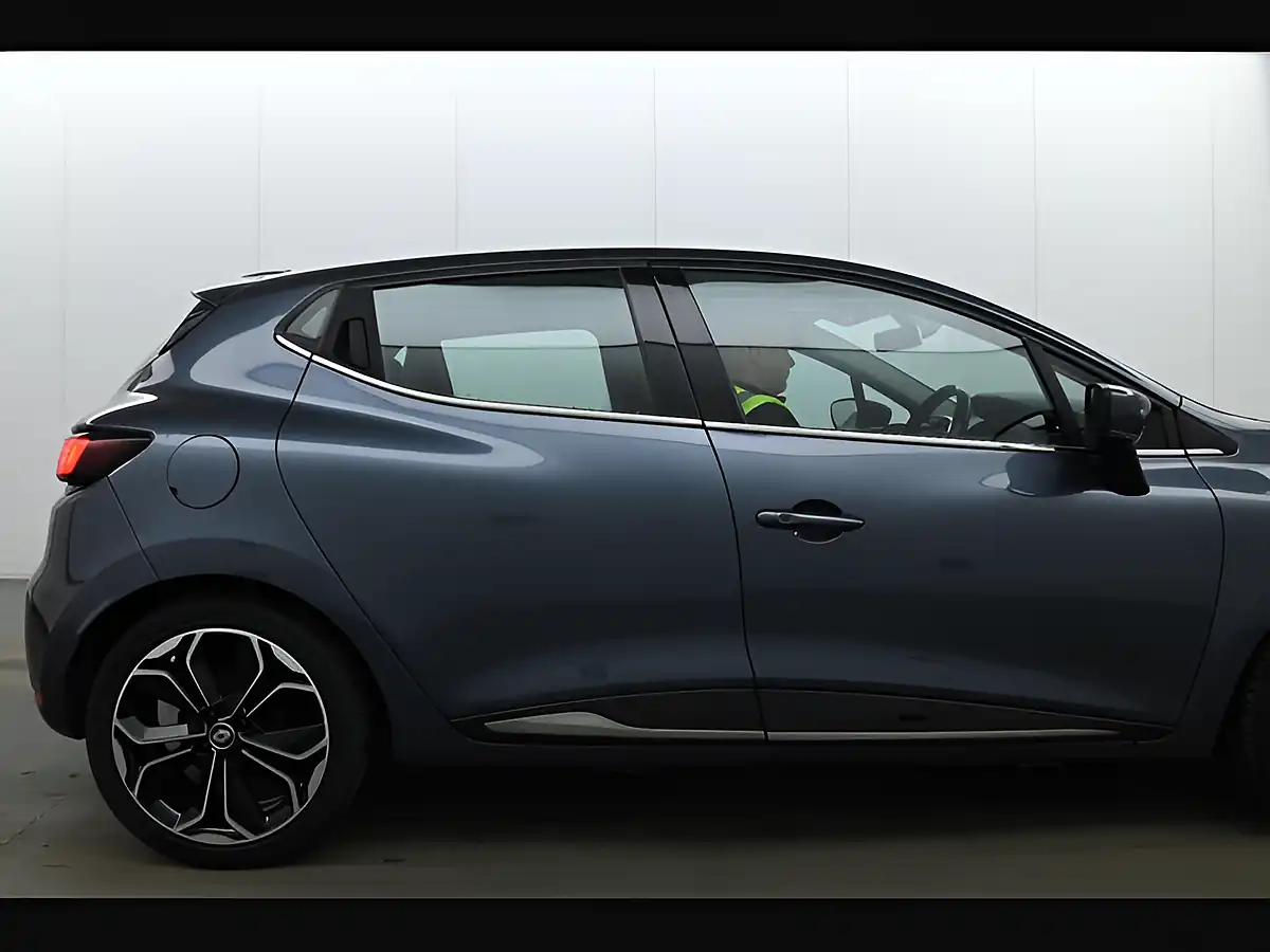 Used 2017 Renault Clio Dynamique S Nav Grey - Interior and Exterior details 18